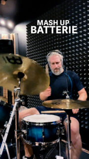 Certains le savent, d'autres le découvrent, mais dans une autre vie, il y a fort longtemps, j'étais batteur.
J'ai joué dans quelques groupes, de la pop au métal avec toujours autant de fougue et d'acharnement !! Le Rock, dans toutes ses facettes, est le style musical qui m'a sûrement le plus accompagné dans ma vie (avec la musique électro).
Cela fait presque sixlongues années que je n'avais pas joué… et encore, je jouais en moyenne deux heures tous les deux ans depuis 10 ans… Bref.
Je suis allé me défouler au Studio Rimshot à Chartres, et ça m'a fait un bien fou !! Je te propose un Reel qui change un peu, avec mon autre moi - rock'n'roll et brutal comme il se doit ! Ça te plaît ?
#drummer #drummerlife #handpanmusic #handpanworld #handpanplayer #chartres #chartrescathedral #chartrestourisme #chartresmaville #eureetloir #eureetloirtourisme #musicianlife #artiste #reikihealing #reikimaster #filmmakers #handpancommunity #handpanmusician #meinlsonicenergy #meinl