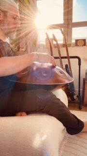 Se lever, prendre un café, se poser avec un vinyle, avoir envie de jouer au Handpan et poser son téléphone pour une mélodie simple et calme. 
Ce réel est simple, doux, court. J’espère qu’il te plaira ! 

#handpan #handpanplayer #chartres #chartresexperience #reikimaster