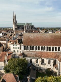 •
Vues d’en haut nos vies
Légèreté nécessaire
Liberté chérie 

Nouvelle série de photos aériennes de Chartres. (Légalement parfaitement autorisées bien entendu). 

Ici, l’église Saint-Aignan et au fond, la cathédrale. 

#chartres #dronephotooftheday #haikuoftheday #chartrestourisme droneshots